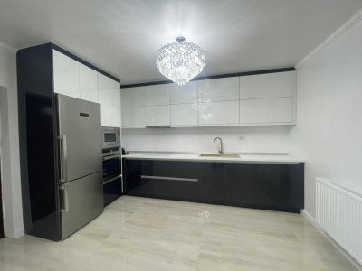 Apartament de vanzare 4 camere in zona Cetatii!