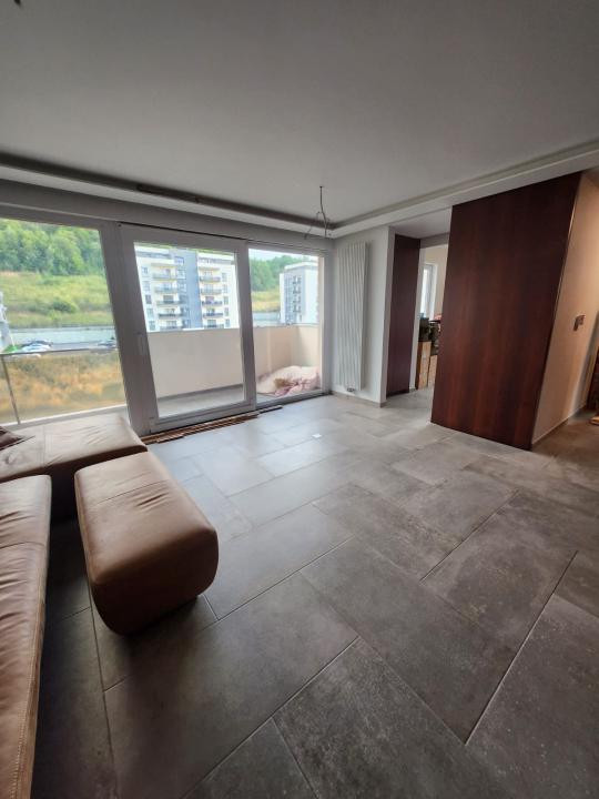 Apartament cu 3 camere, 66 mp, balcon, zona Teilor