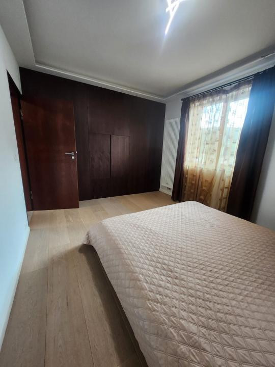 Apartament cu 3 camere, 66 mp, balcon, zona Teilor