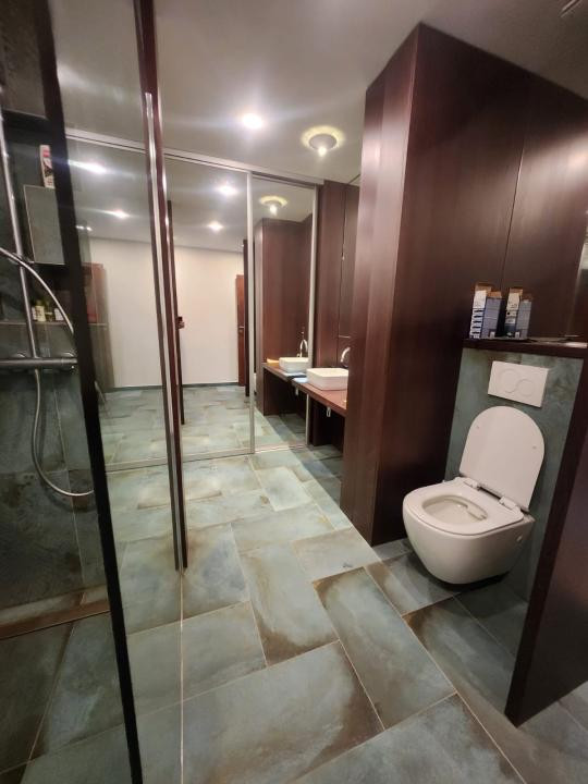 Apartament cu 3 camere, 66 mp, balcon, zona Teilor