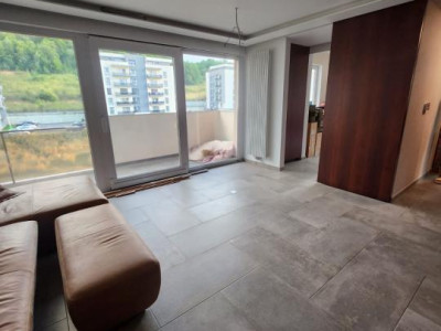 Apartament cu 3 camere, 66 mp, balcon, zona Teilor