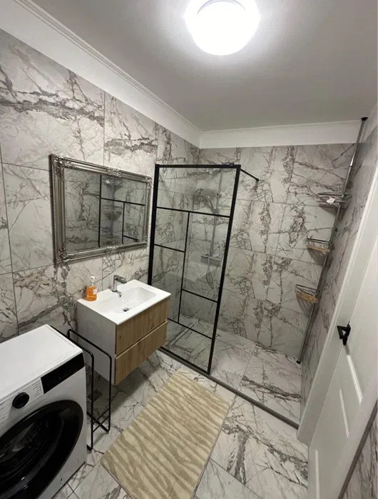 Apartament in bloc nou, finisat modern, zona Eroilor