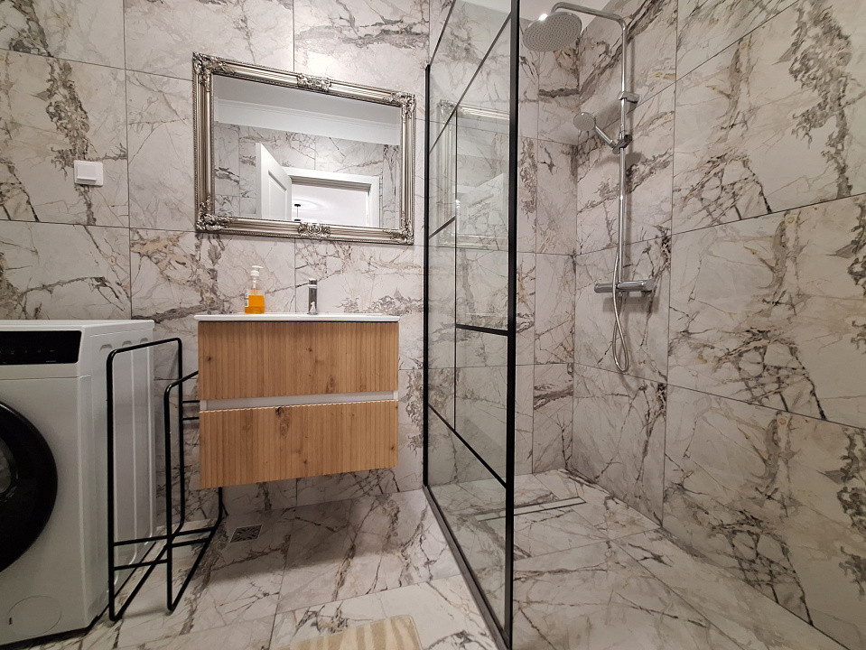 Apartament in bloc nou, finisat modern, zona Eroilor