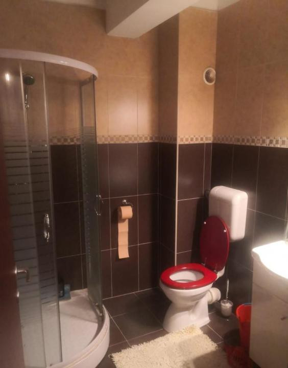 Apartament de vanzare cu parcare in zona Florilor!