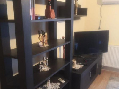 Apartament de vanzare cu parcare in zona Florilor!
