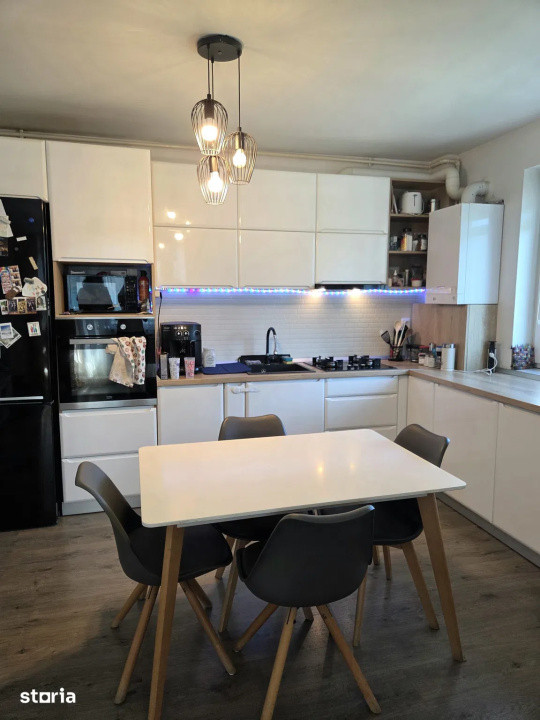 Apartament cu 3 camere, etaj intermediar, zona clinicii AMETHYST