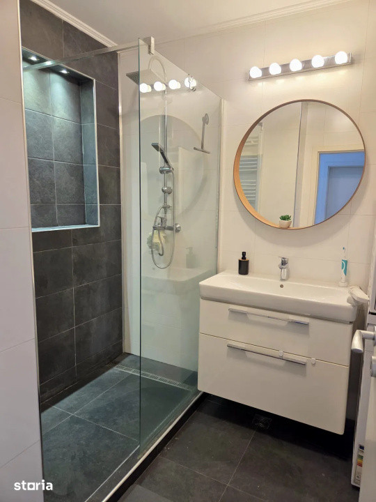 Apartament cu 3 camere, etaj intermediar, zona clinicii AMETHYST