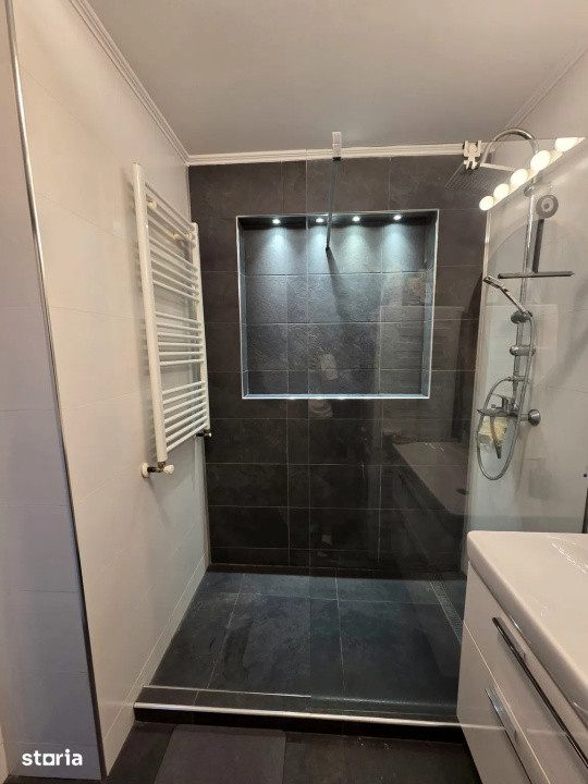 Apartament cu 3 camere, etaj intermediar, zona clinicii AMETHYST