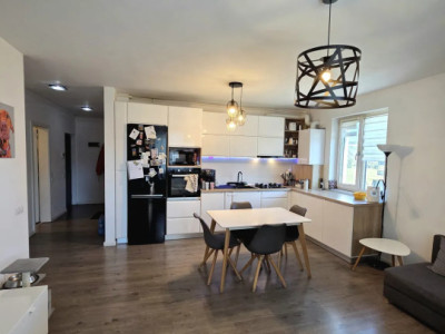 Apartament cu 3 camere, etaj intermediar, zona clinicii AMETHYST