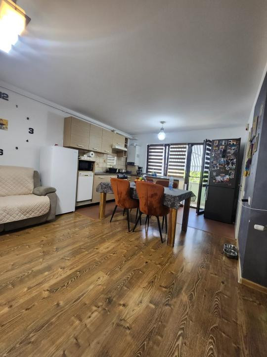 Apartament cu 3 camere, 61 mp, 2 balcoane, zona Florilor