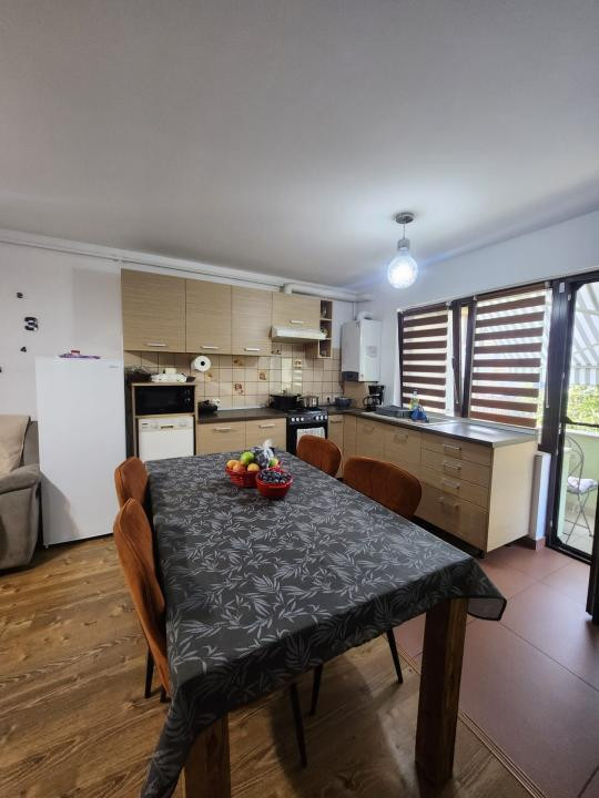 Apartament cu 3 camere, 61 mp, 2 balcoane, zona Florilor