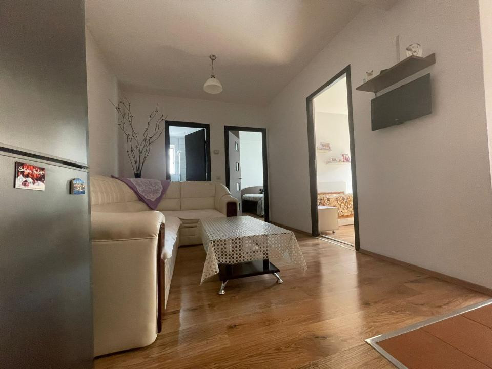 Apartament de vanzare 2 camere decomandate zona Florilor!