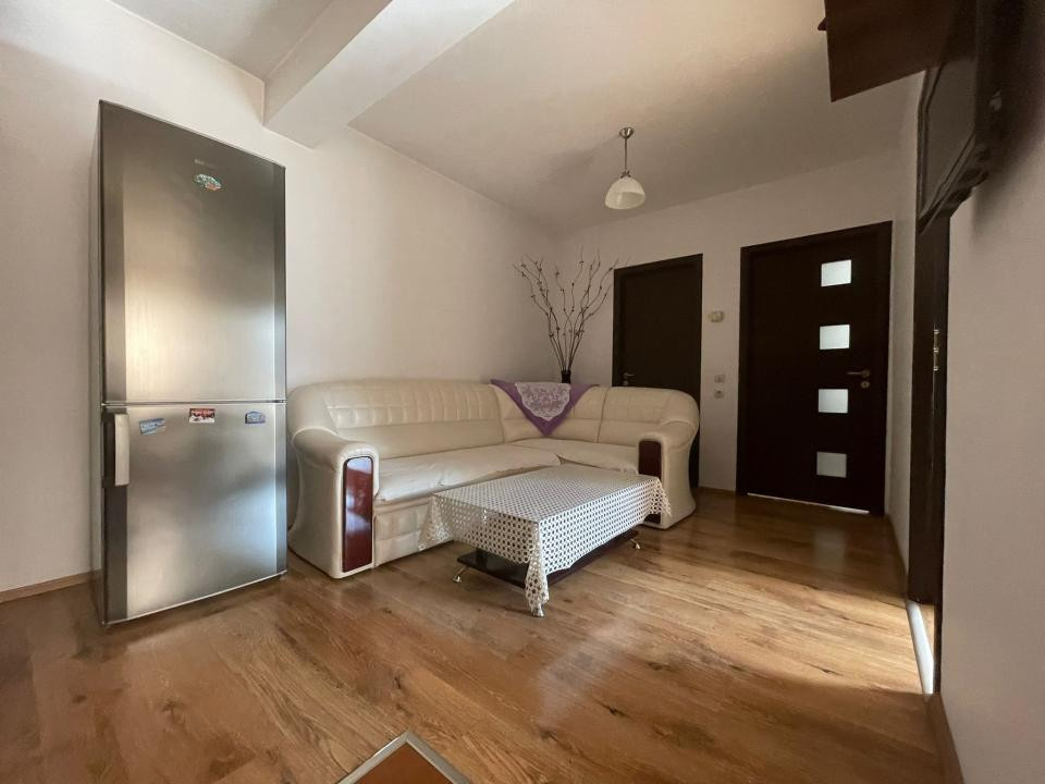 Apartament de vanzare 2 camere decomandate zona Florilor!