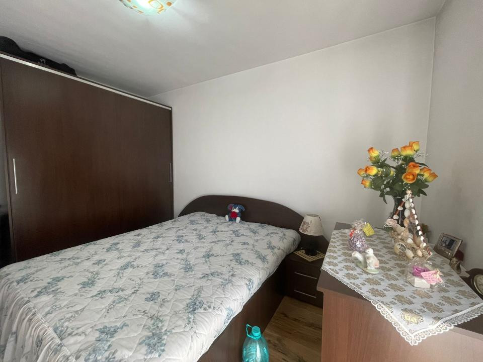 Apartament de vanzare 2 camere decomandate zona Florilor!