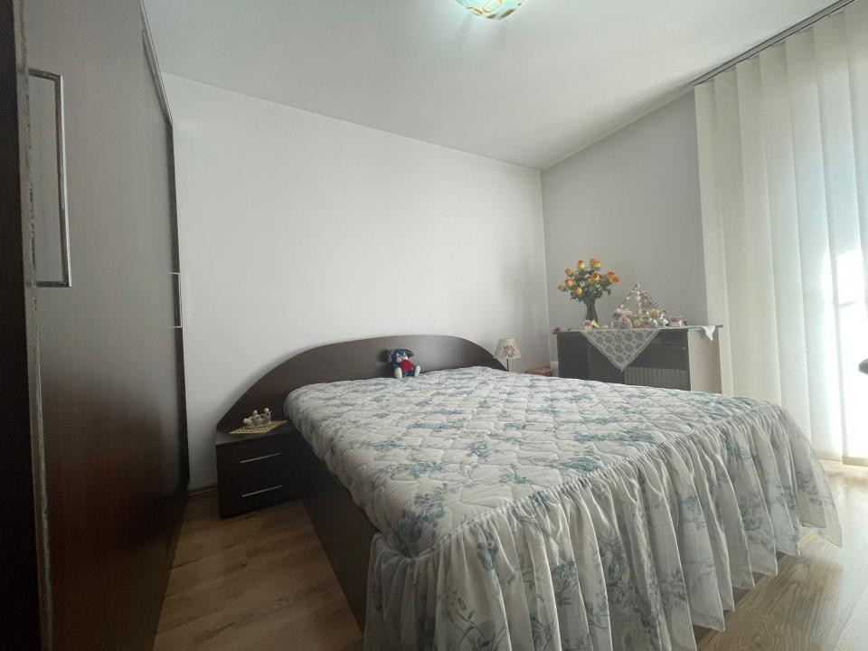 Apartament de vanzare 2 camere decomandate zona Florilor!
