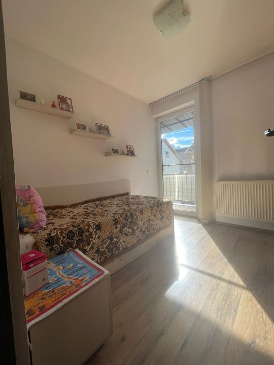 Apartament de vanzare 2 camere decomandate zona Florilor!