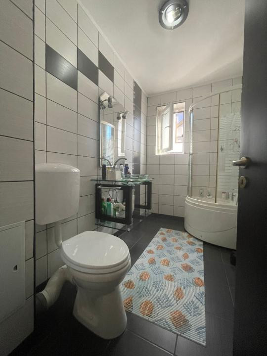 Apartament de vanzare 2 camere decomandate zona Florilor!