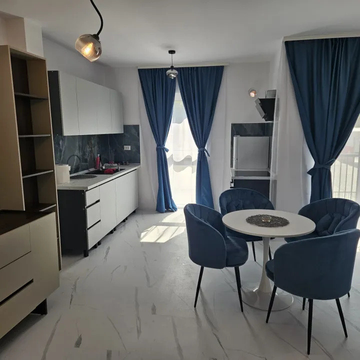 Apartament modern la vanzare 2 camere zona VIVO!