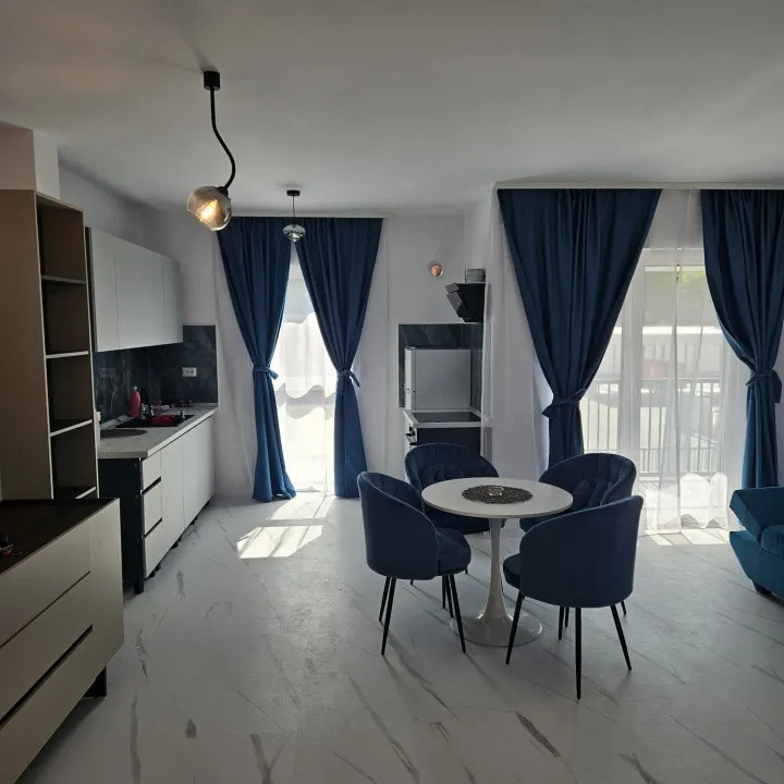 Apartament modern la vanzare 2 camere zona VIVO!