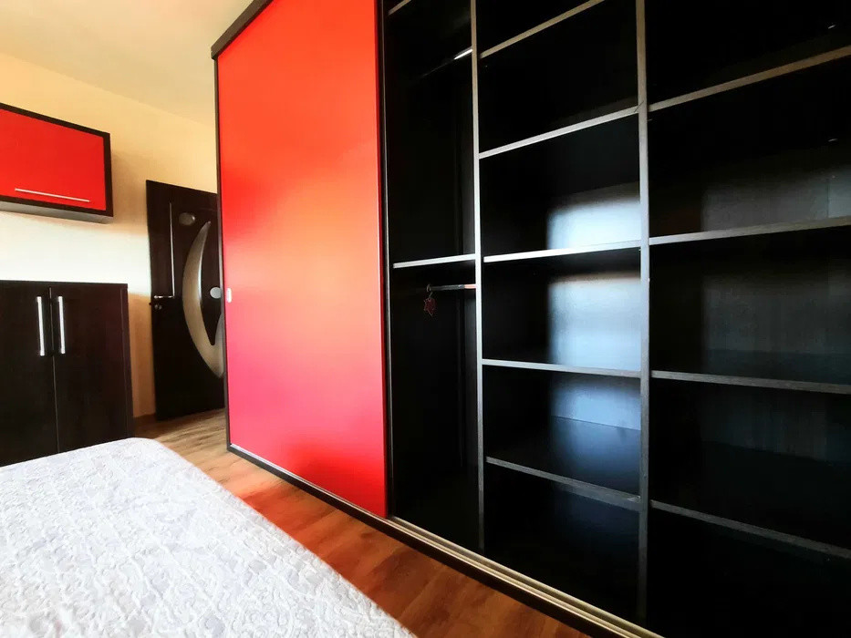 Apartament cu 3 camere, etaj intermediar, balcon, zona Eroilor