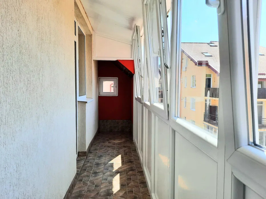 Apartament cu 3 camere, etaj intermediar, balcon, zona Eroilor