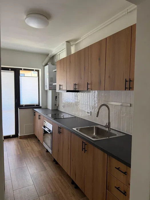 Apartament decomandat, parcare, etaj intermediar, zona Eroilor