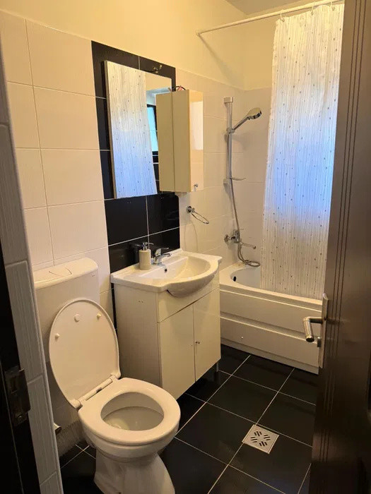 Apartament decomandat, parcare, etaj intermediar, zona Eroilor