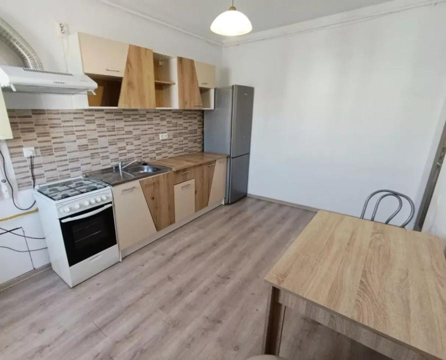 Apartament 1 camera de inchiriat in zona Centrala pe Eroilor din Floresti!