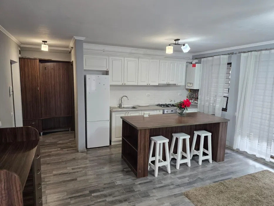 Apartament cu 2 camere, terasa de 40 mp, zona Parcului Poligon