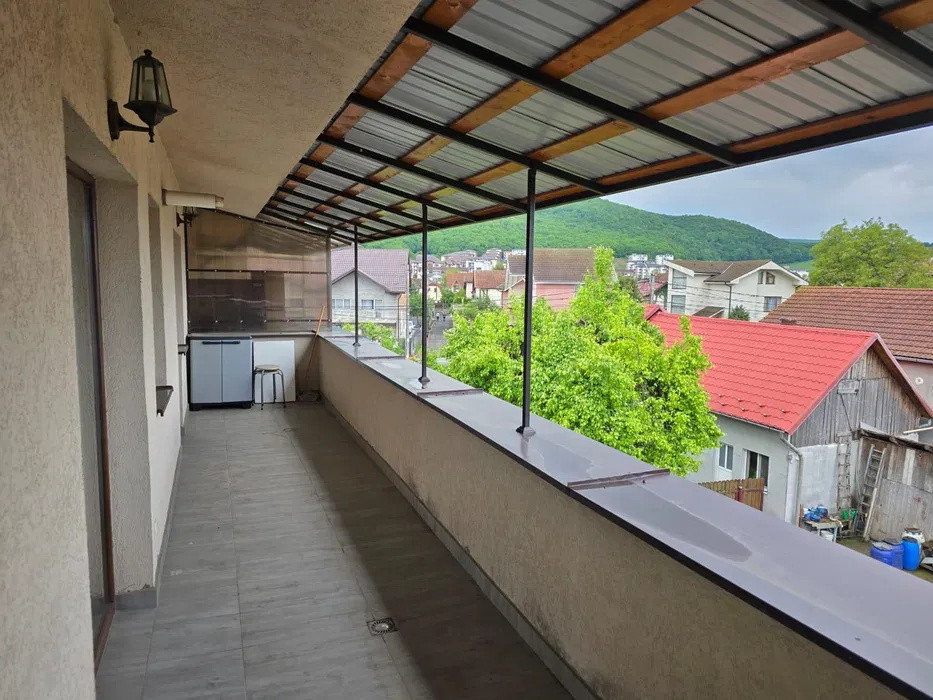 Apartament cu 2 camere, terasa de 40 mp, zona Parcului Poligon