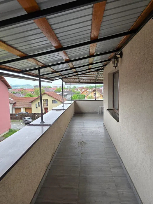 Apartament cu 2 camere, terasa de 40 mp, zona Parcului Poligon