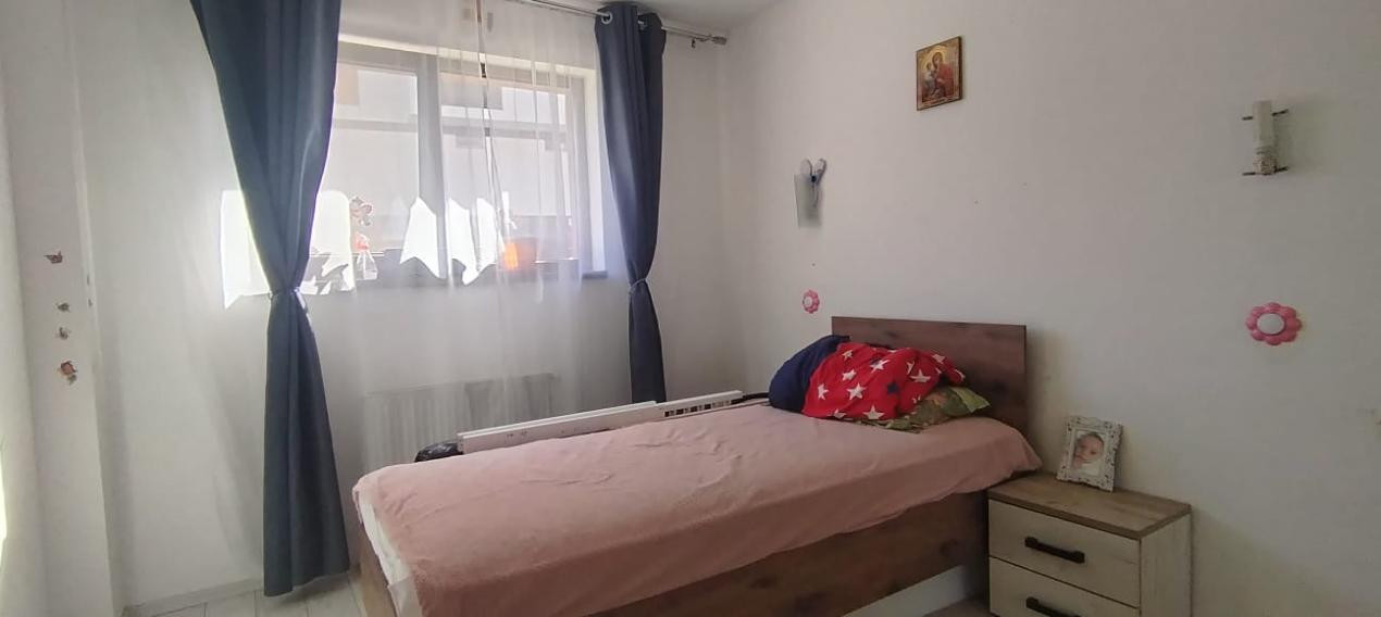 Apartament cu 3 camere, 58 mp utili ,zona Stejarului 