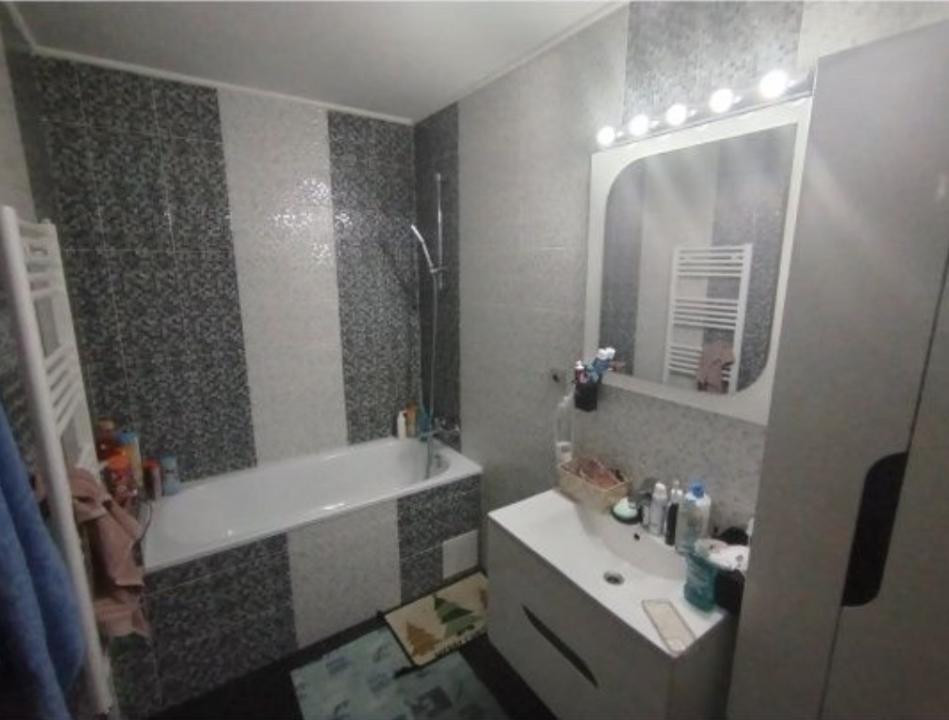 Apartament cu 3 camere, 58 mp utili ,zona Stejarului 