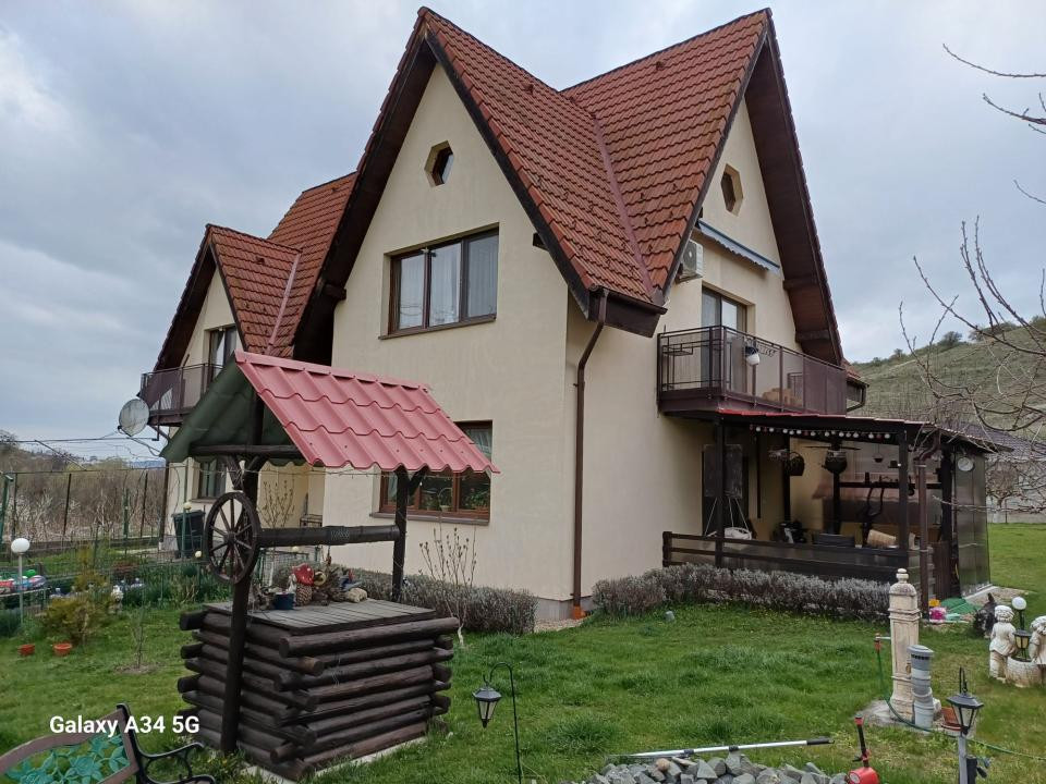 Casa individuala, 7 camere, teren 1076 mp!