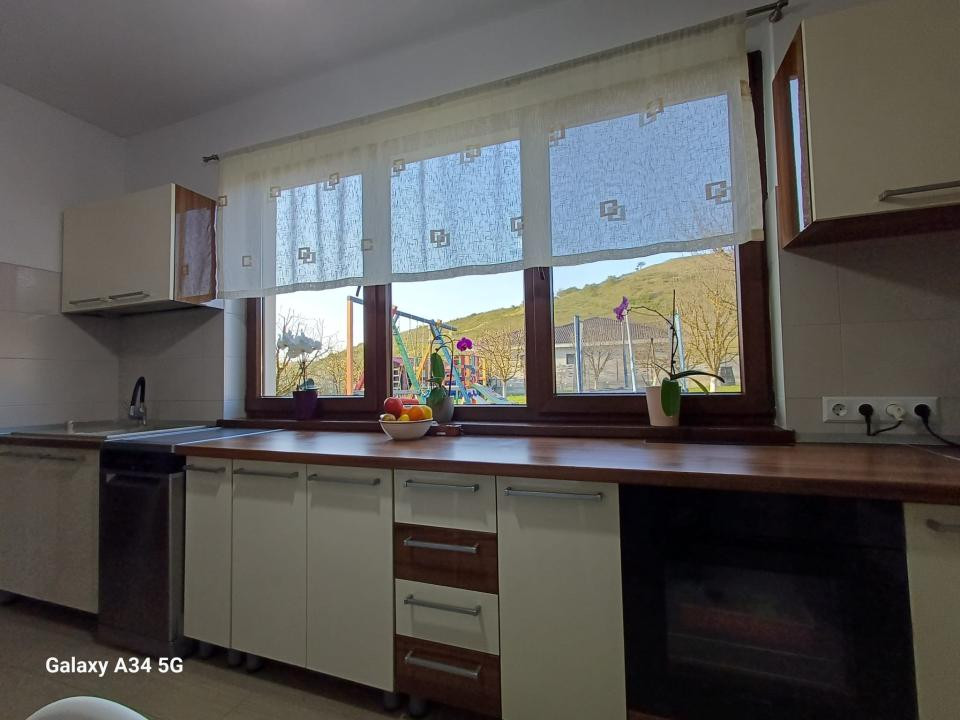Casa individuala, 7 camere, teren 1076 mp!