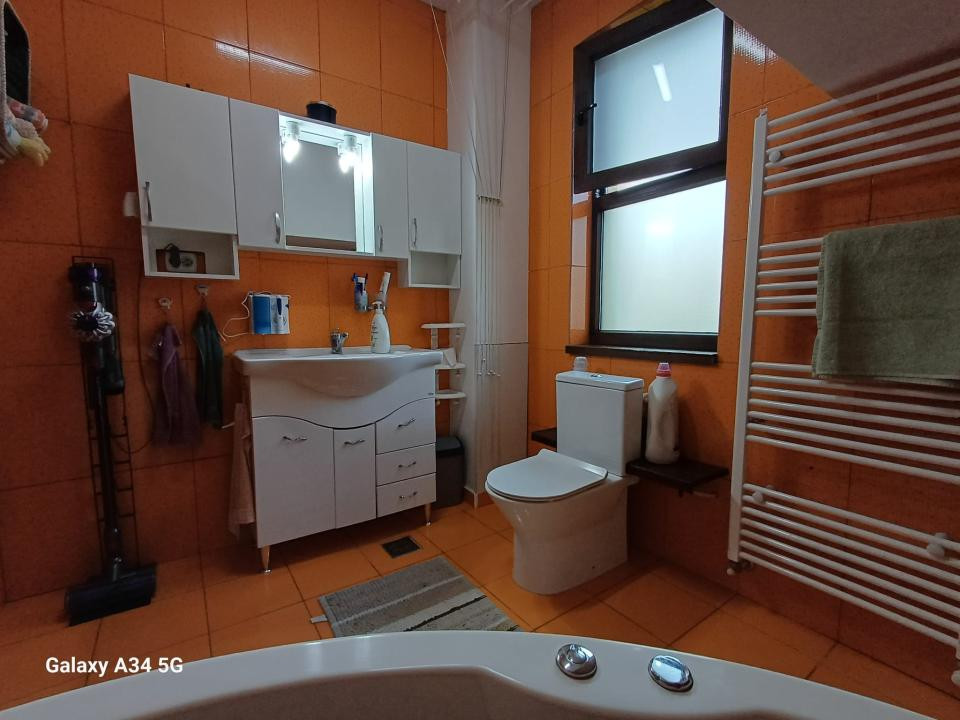 Casa individuala, 7 camere, teren 1076 mp!
