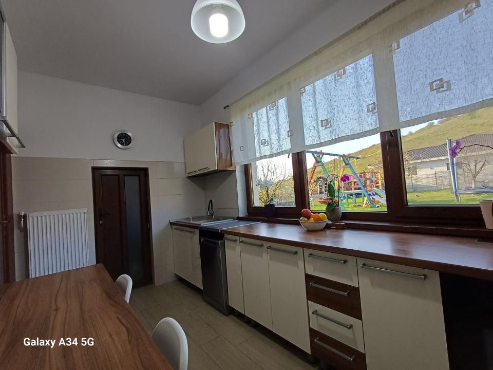 Casa individuala, 7 camere, teren 1076 mp!