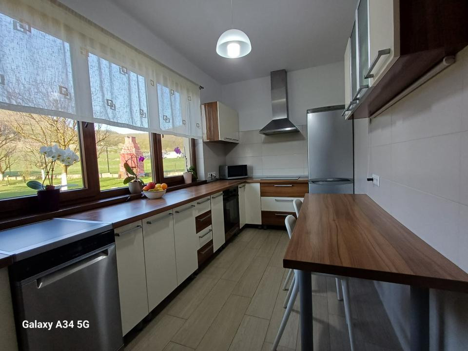 Casa individuala, 7 camere, teren 1076 mp!