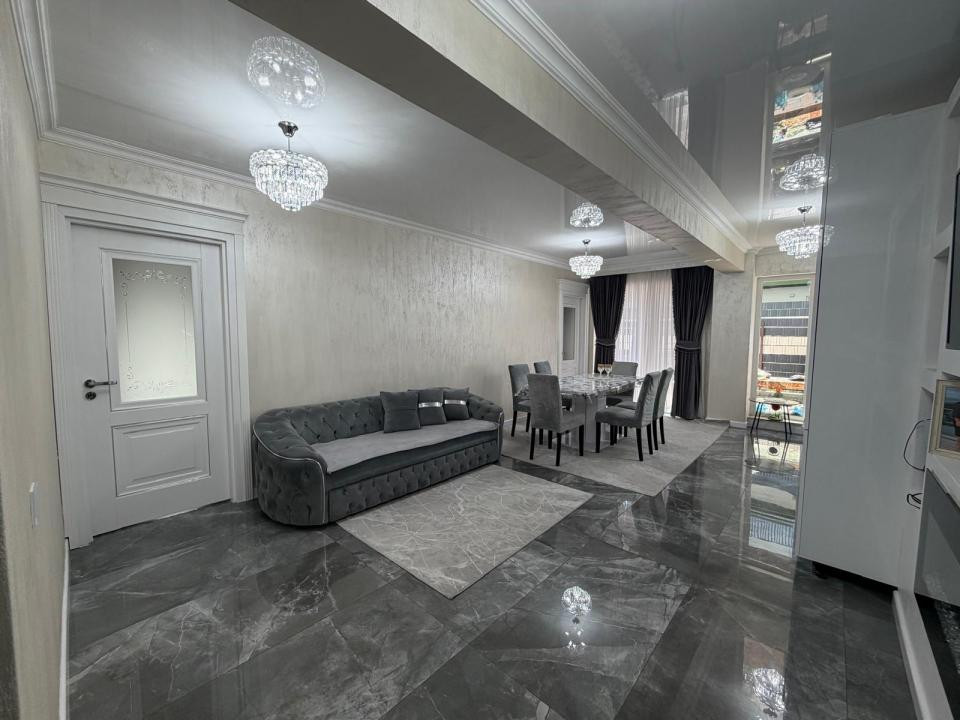 Apartament modern de vanzare 3 camere cu gradina, si parcare zona Cetatii!