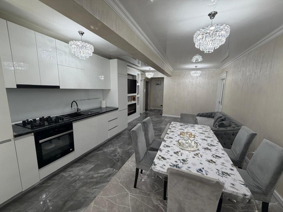 Apartament modern de vanzare 3 camere cu gradina, si parcare zona Cetatii!