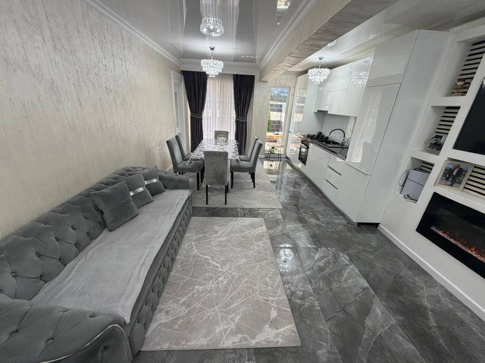 Apartament modern de vanzare 3 camere cu gradina, si parcare zona Cetatii!