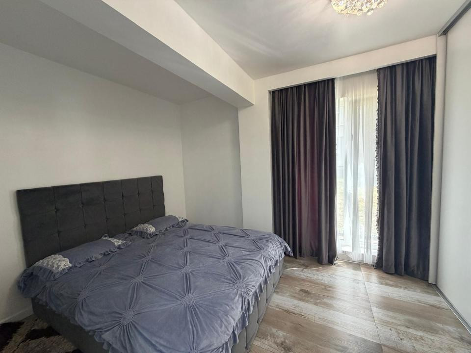 Apartament modern de vanzare 3 camere cu gradina, si parcare zona Cetatii!