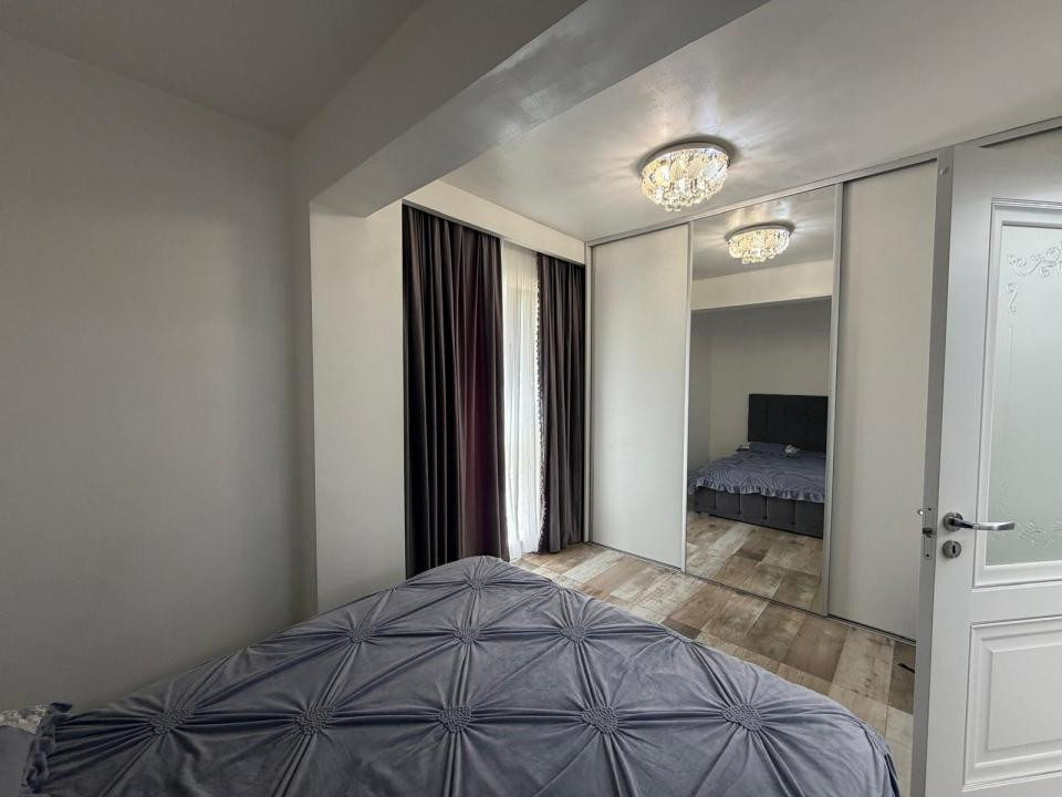 Apartament modern de vanzare 3 camere cu gradina, si parcare zona Cetatii!