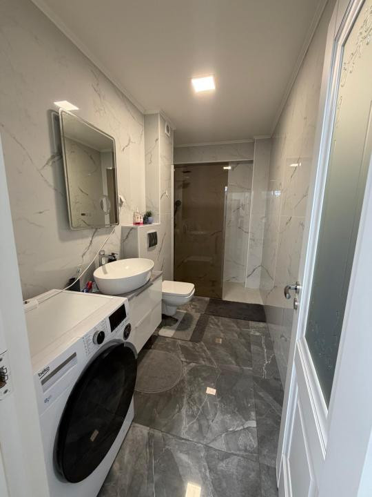 Apartament modern de vanzare 3 camere cu gradina, si parcare zona Cetatii!