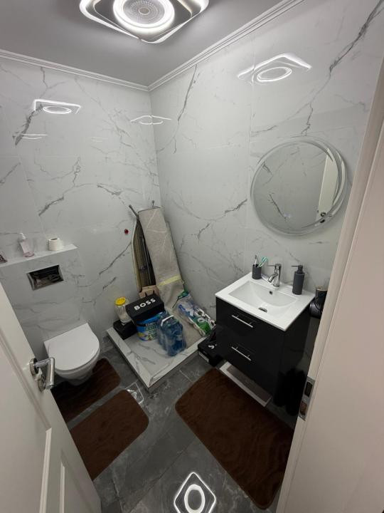 Apartament modern de vanzare 3 camere cu gradina, si parcare zona Cetatii!