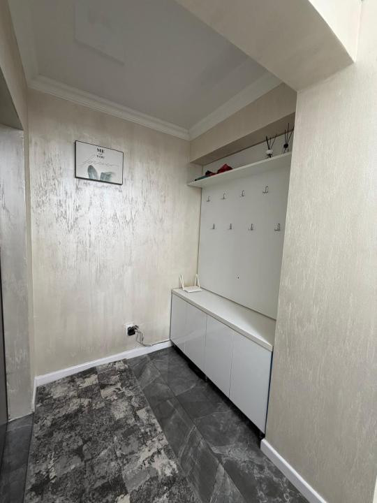 Apartament modern de vanzare 3 camere cu gradina, si parcare zona Cetatii!