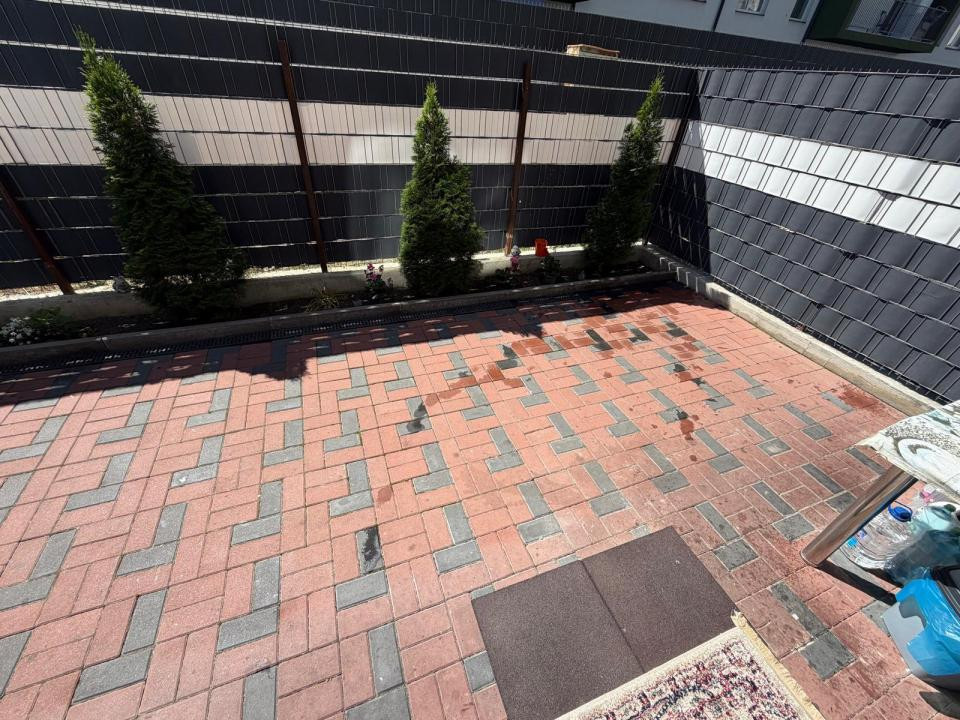 Apartament modern de vanzare 3 camere cu gradina, si parcare zona Cetatii!