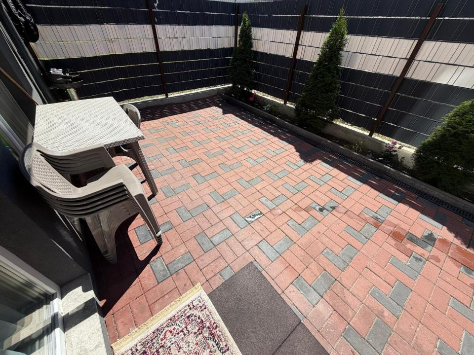 Apartament modern de vanzare 3 camere cu gradina, si parcare zona Cetatii!