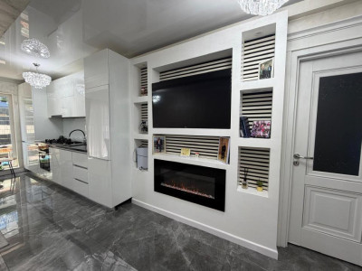 Apartament modern de vanzare 3 camere cu gradina, si parcare zona Cetatii!