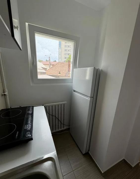 Garsoniera la cheie , etaj 1, balcon, Cartier Zorilor